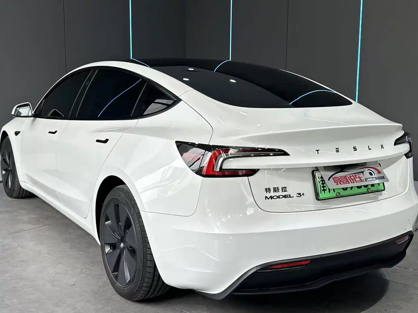 Tesla Model 3 2026 2025 Model Year Facelift Long Range All-Wheel Drive