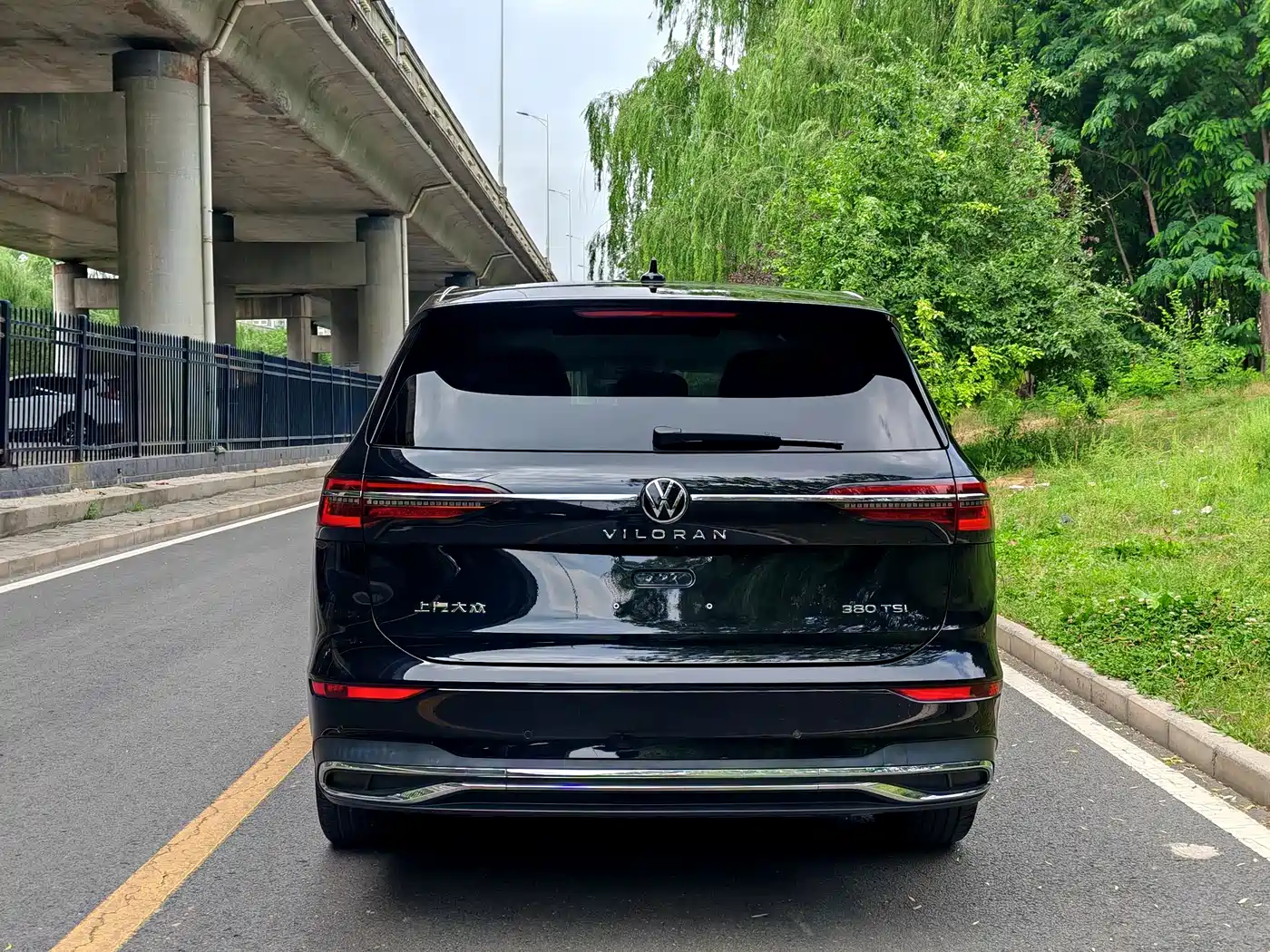 Volkswagen Viloran 2022 380TSI Premium Edition фото 4