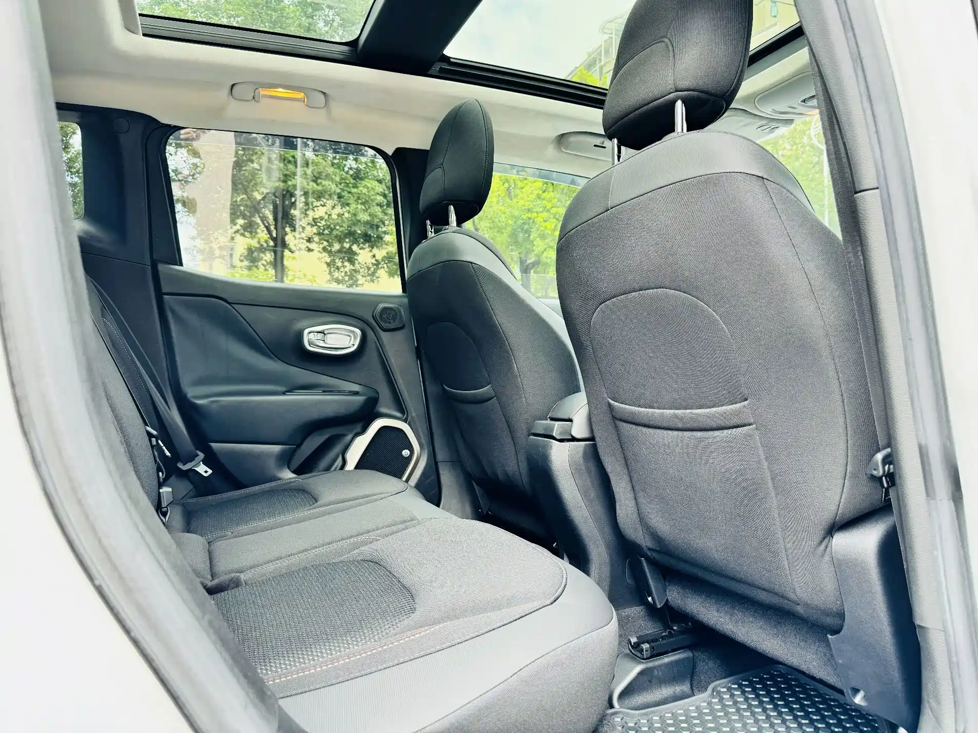 صورة 17 - Jeep Renegade