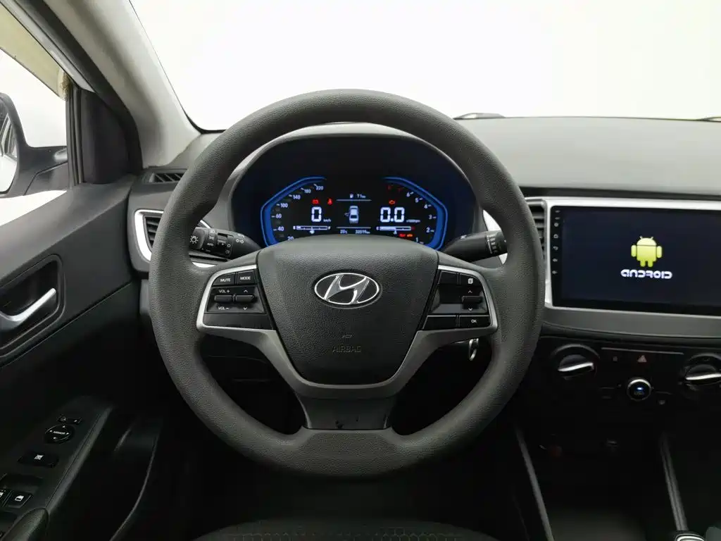 صورة 11 - Hyundai Verna