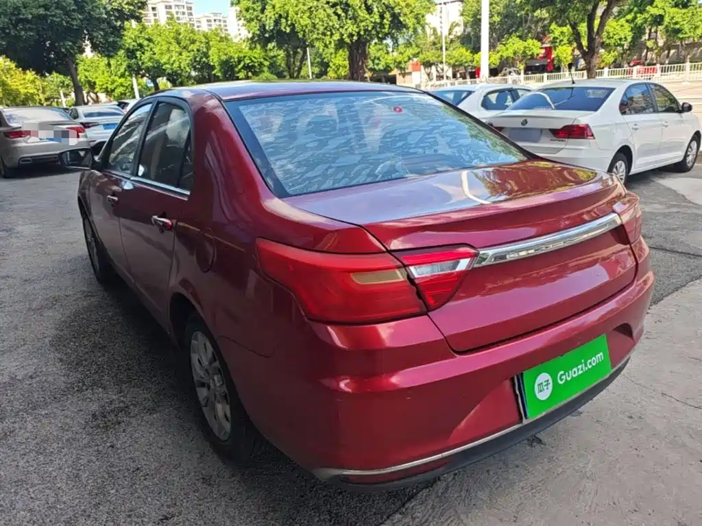 Фото 5 - Geely Vision
