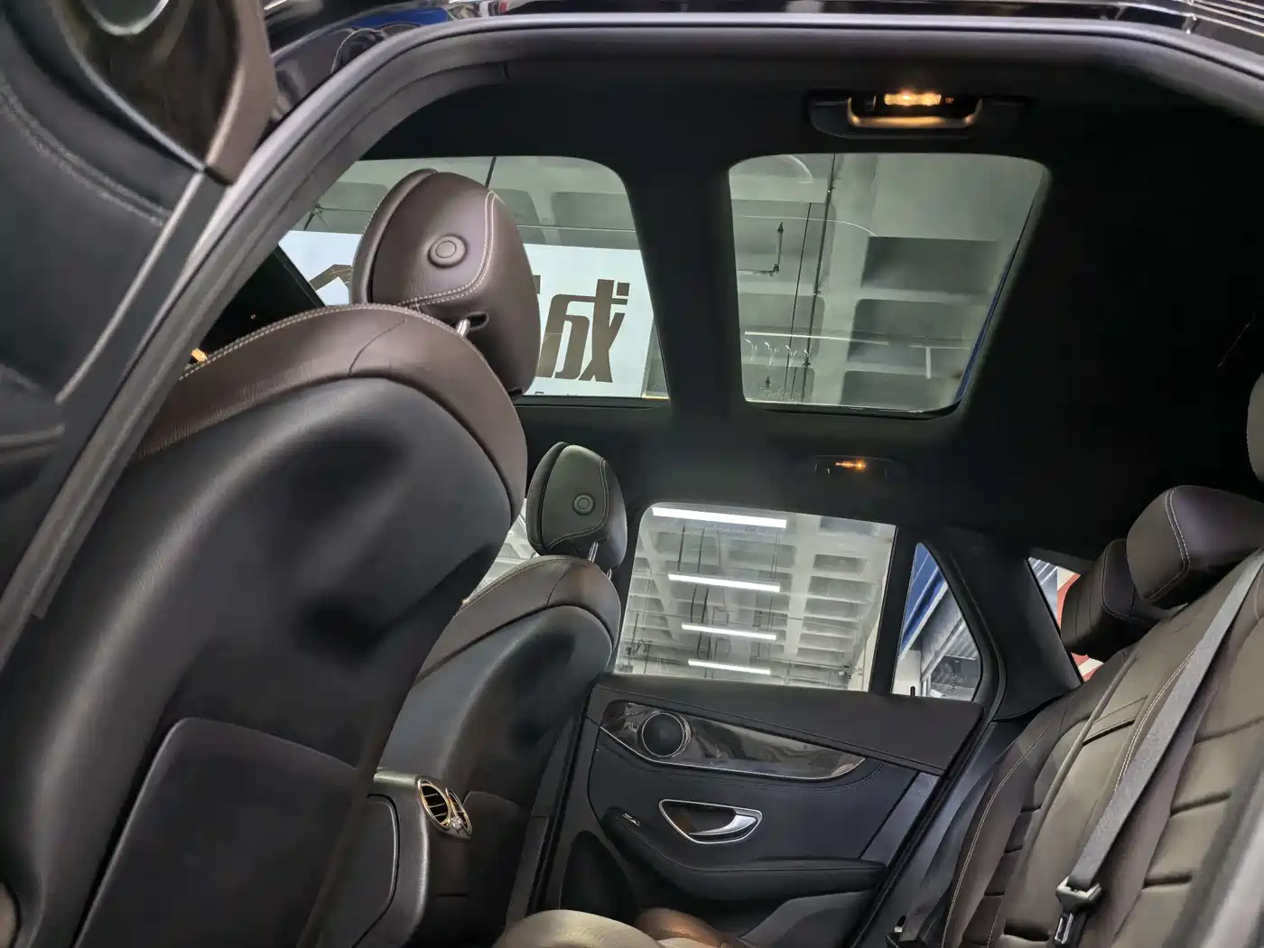 Mercedes-Benz GLC 2018 GLC 260 4MATIC Luxury фото 11