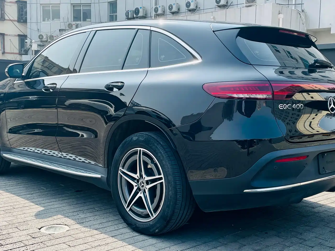 MERCEDES-BENZ EQC