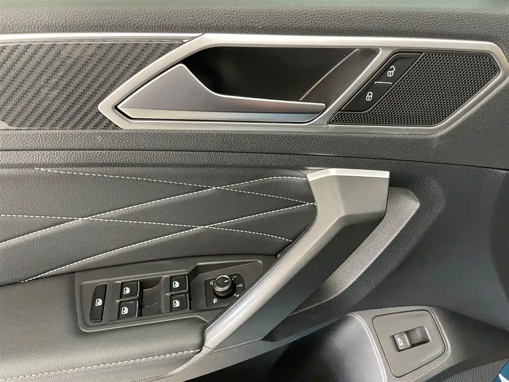 Volkswagen Tiguan L 2022 330TSI Auto 2WD R-Line Premium Edition фото 10