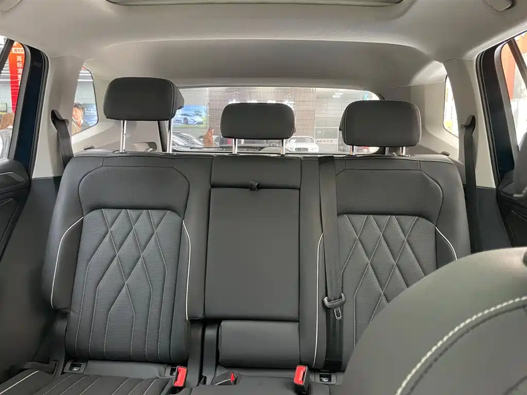 Volkswagen Tiguan L 2022 330TSI Auto 2WD R-Line Premium Edition фото 12