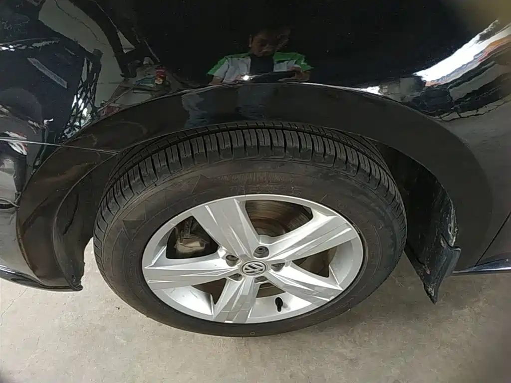 Volkswagen Lavida 2017 1.6L Manual Trend Edition фото 23