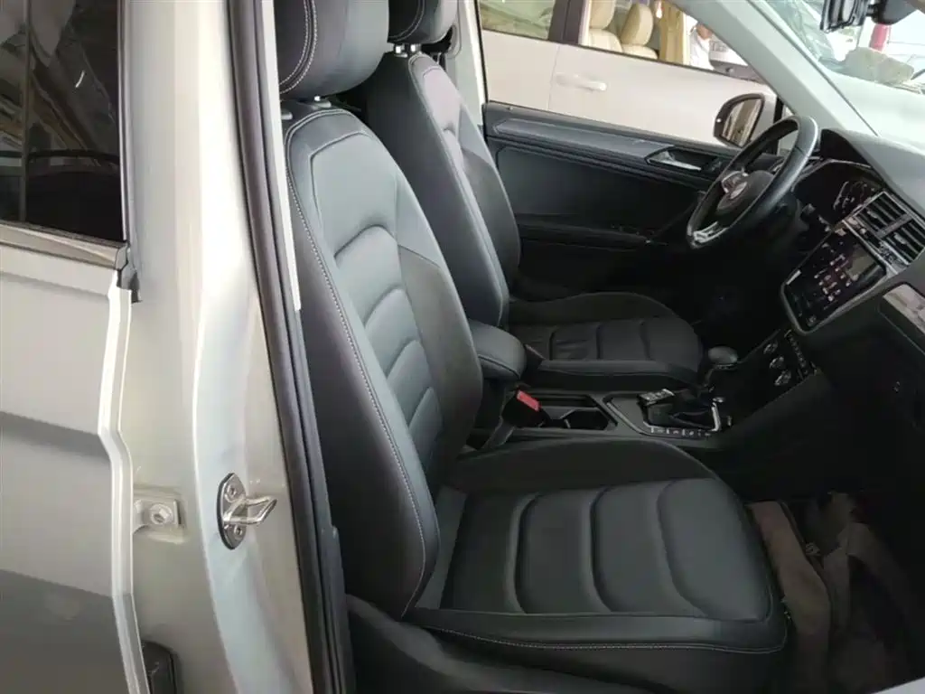 Volkswagen Tiguan L 2021 330TSI Automatic 2WD R-Line Premium фото 25