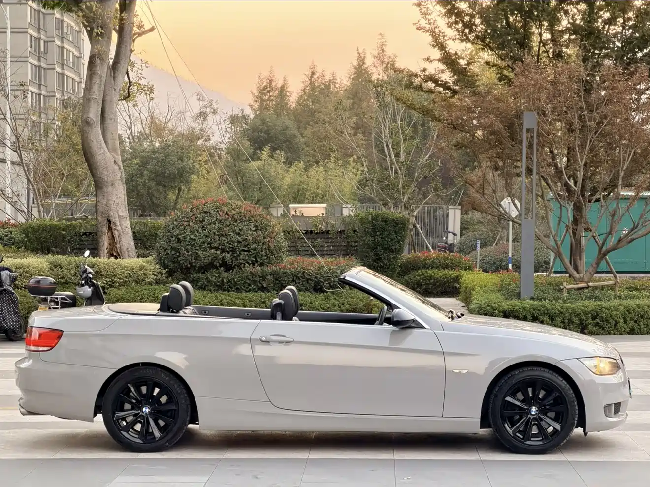 BMW 3 Series (Import) 2009 Model 330i Convertible фото 13