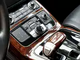 Photo 21 - Audi A8
