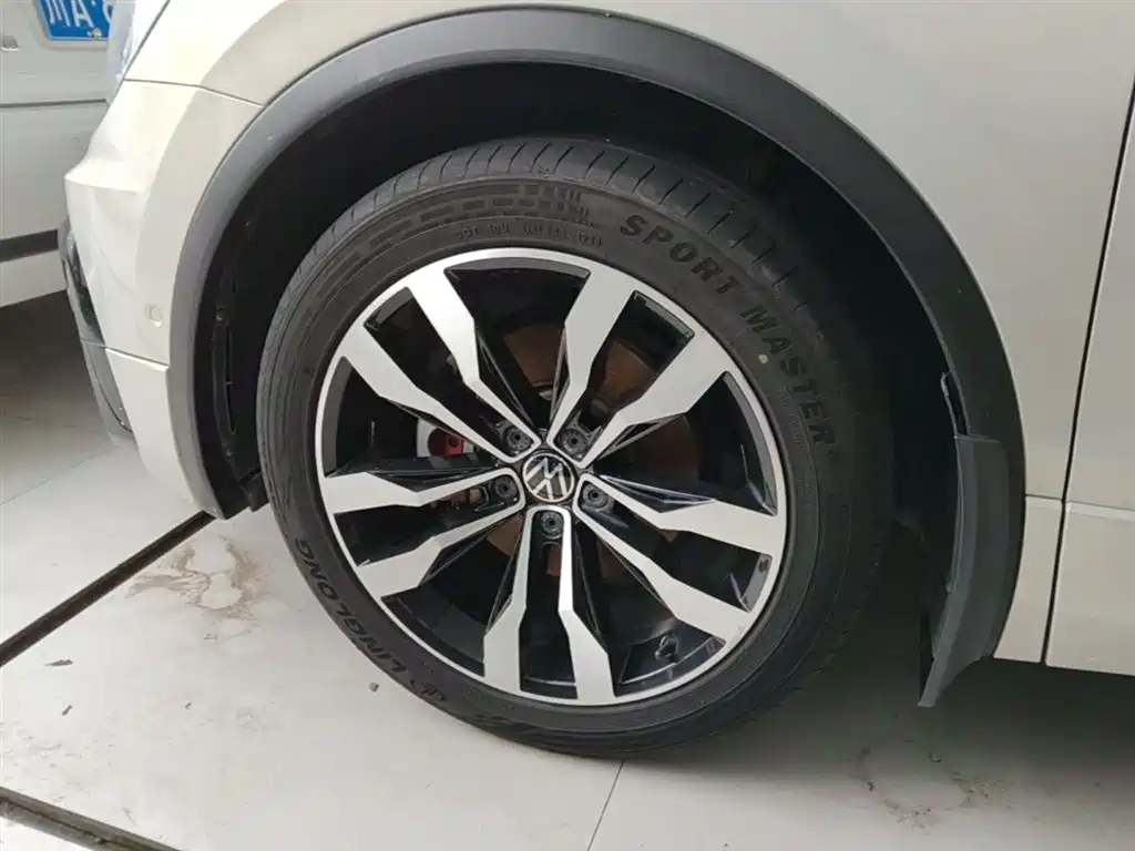 Volkswagen Tiguan L 2021 330TSI Automatic 2WD R-Line Premium фото 23