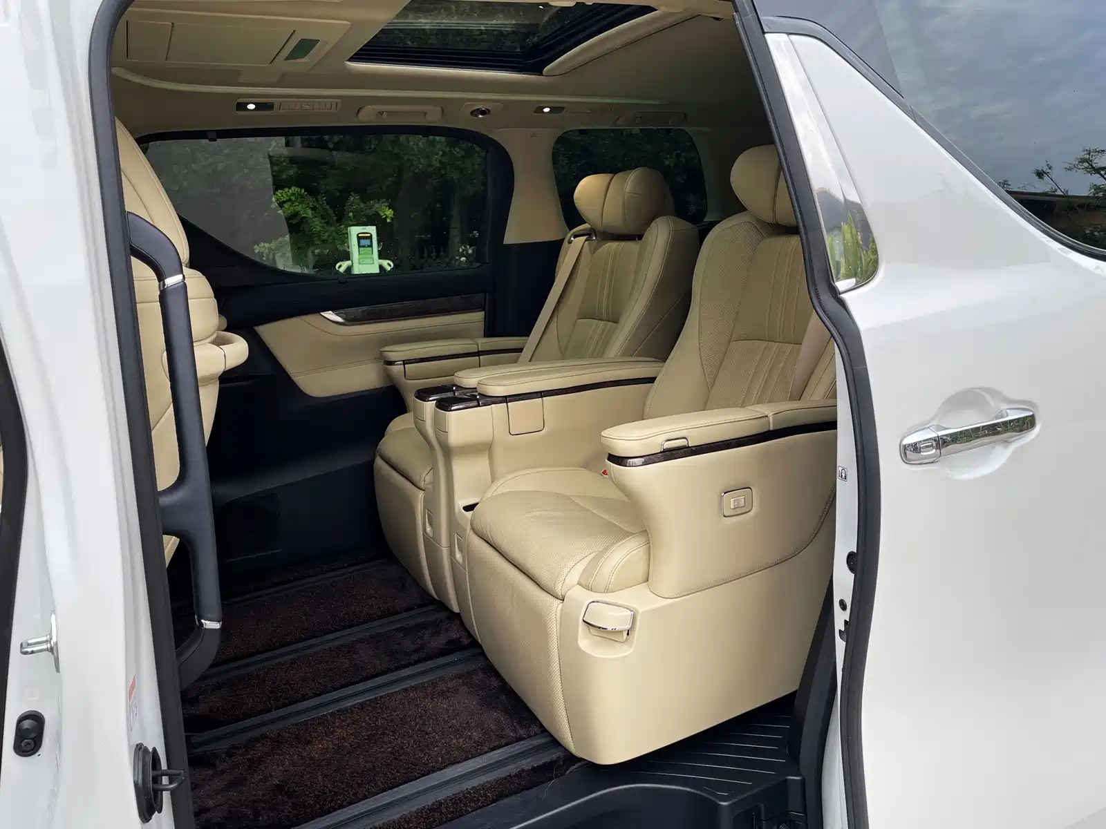 Фото 10 - Toyota Vellfire