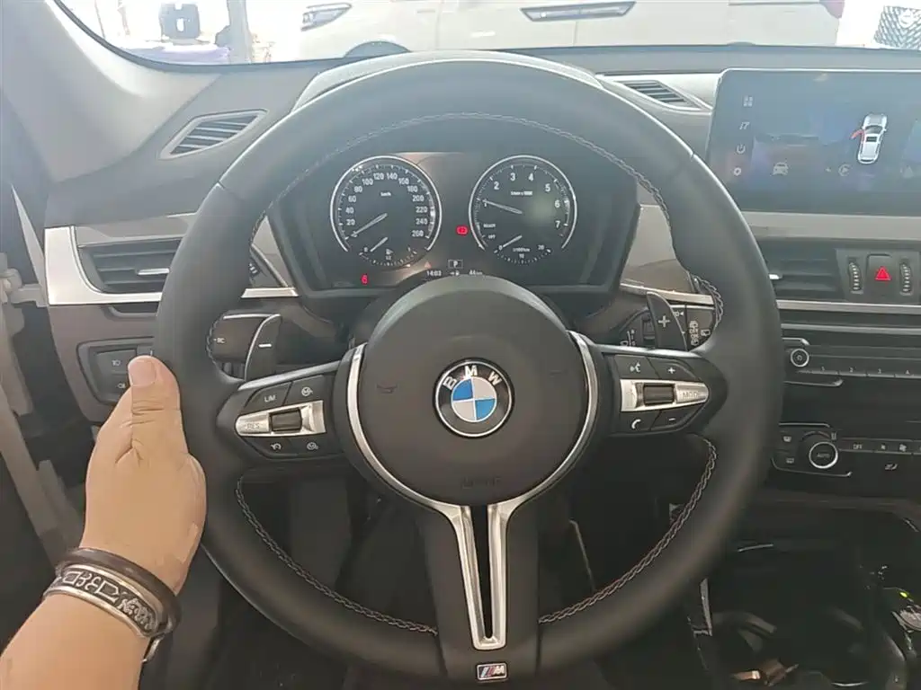 BMW X1 2018 sDrive18Li Premium Model фото 11