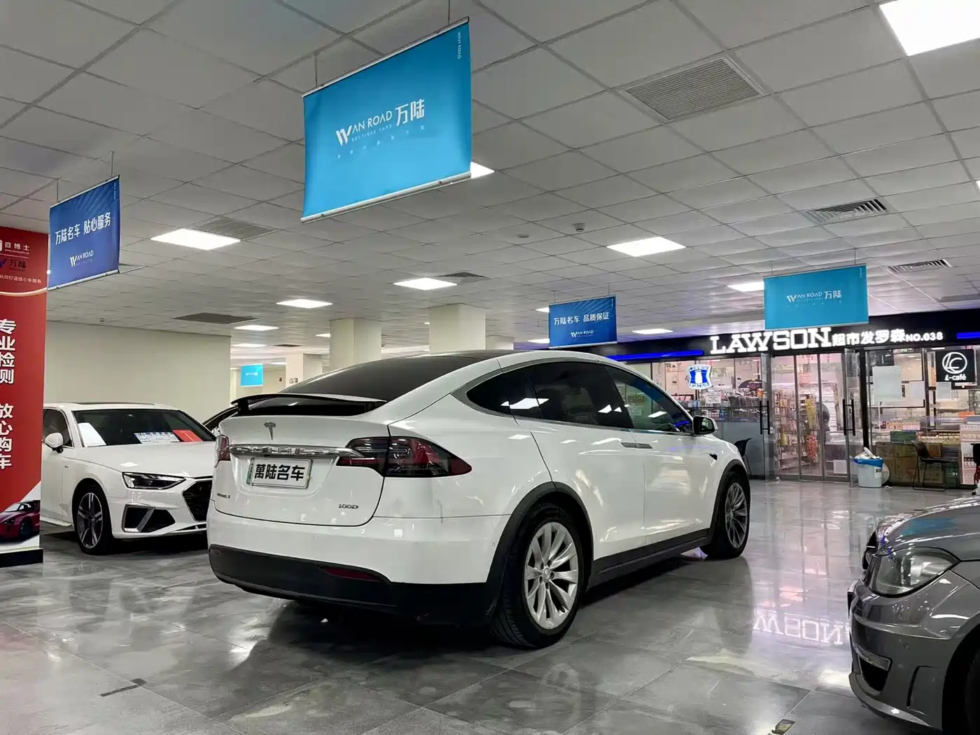 TESLA MODEL X
