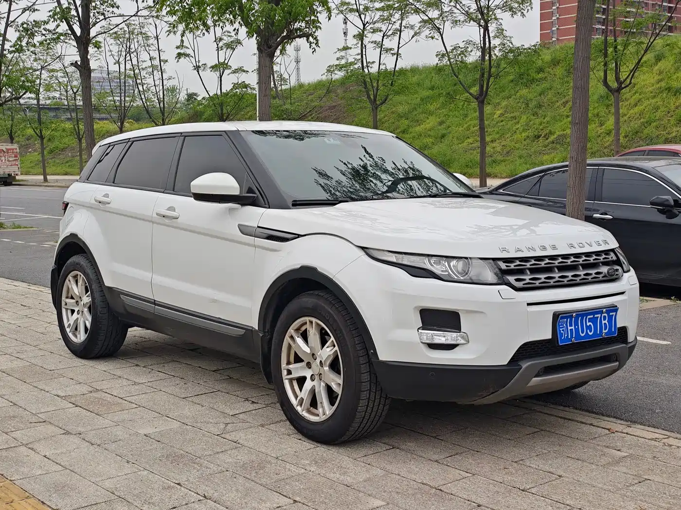 Land Rover Range Rover Evoque (Import) 2014 2.0T 5-door Brilliance Premium фото 3