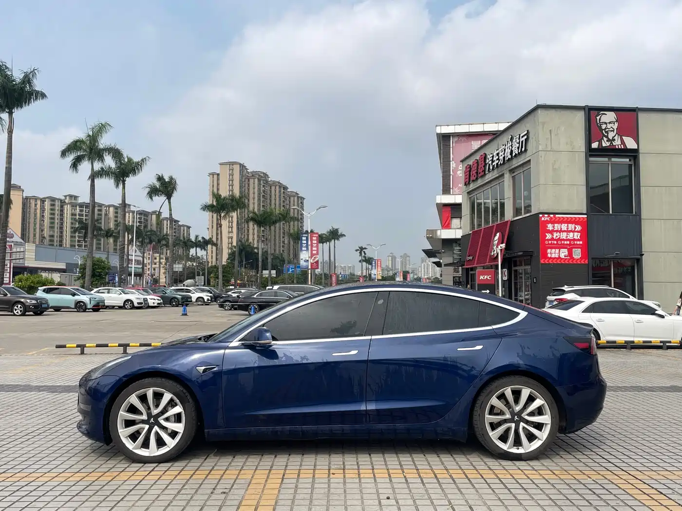 TESLA MODEL 3