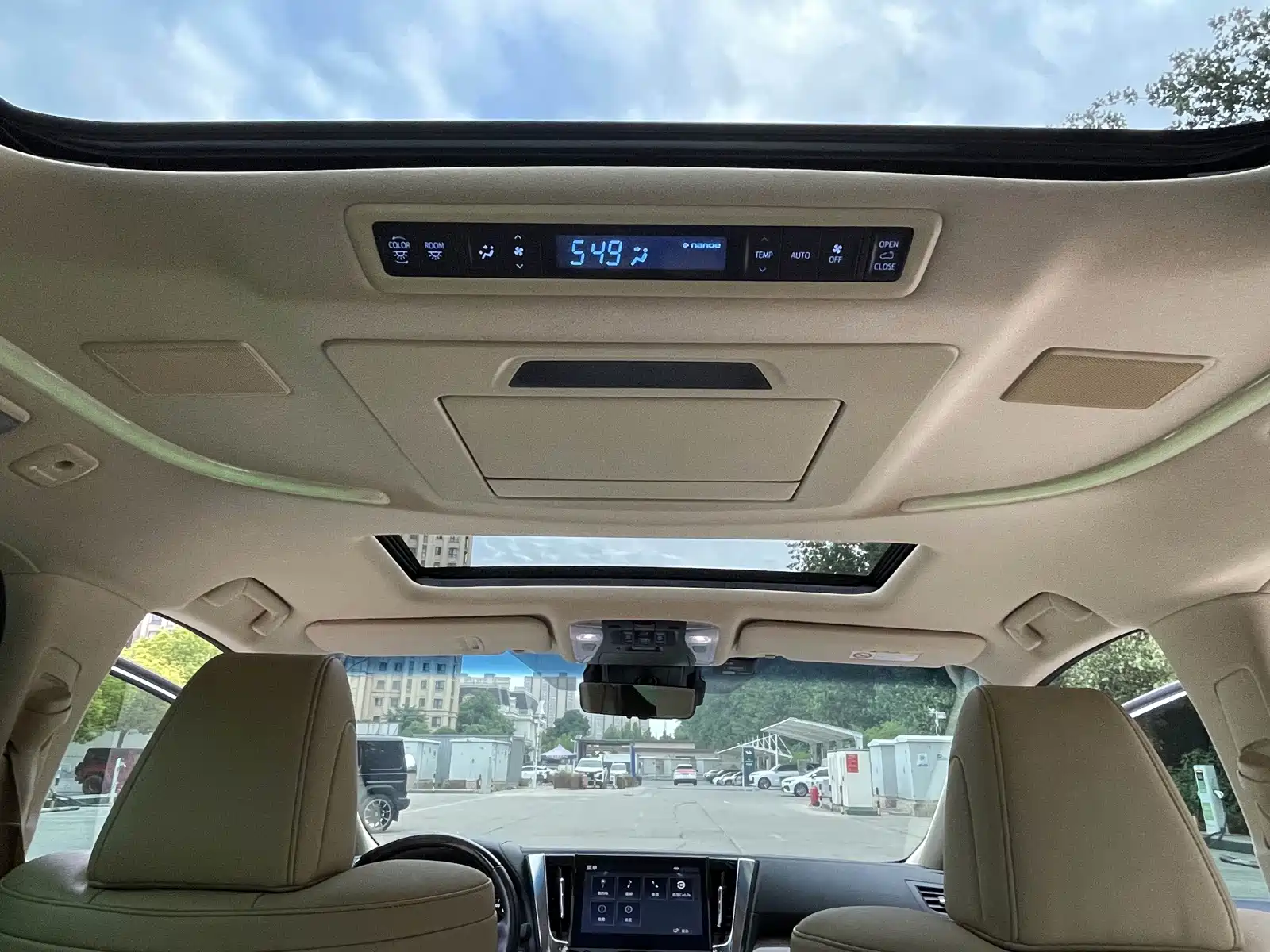 Фото 23 - Toyota Vellfire