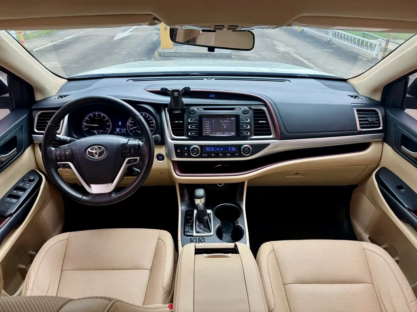 Toyota Highlander 2015 2.0T FWD Luxury Edition 7-seater фото 5