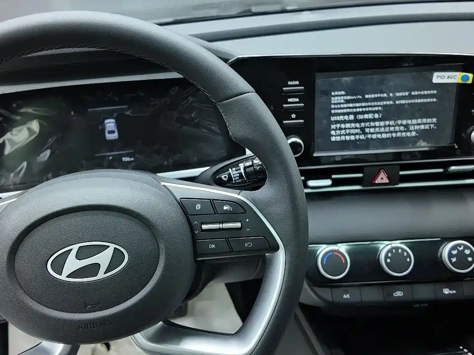 Hyundai Elantra 2023 1.5L CVT GLX Elite Edition фото 9