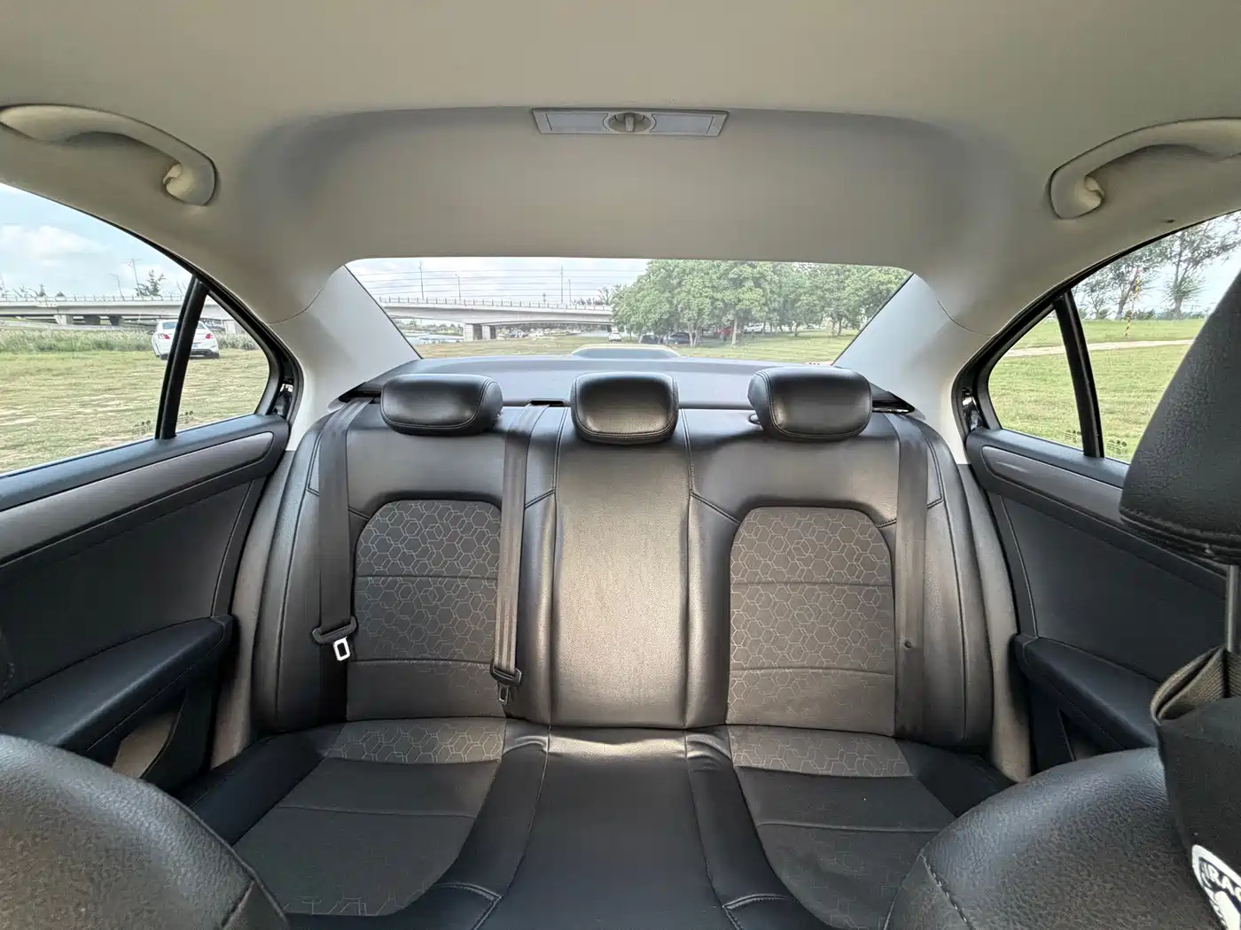 Volkswagen Santana 2016 1.6L Automatic Comfort Edition фото 27