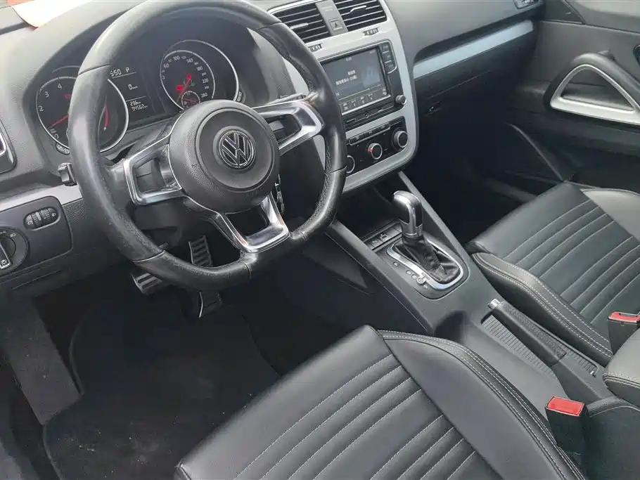 Volkswagen Scirocco 2015 1.4TSI Trend Edition фото 16
