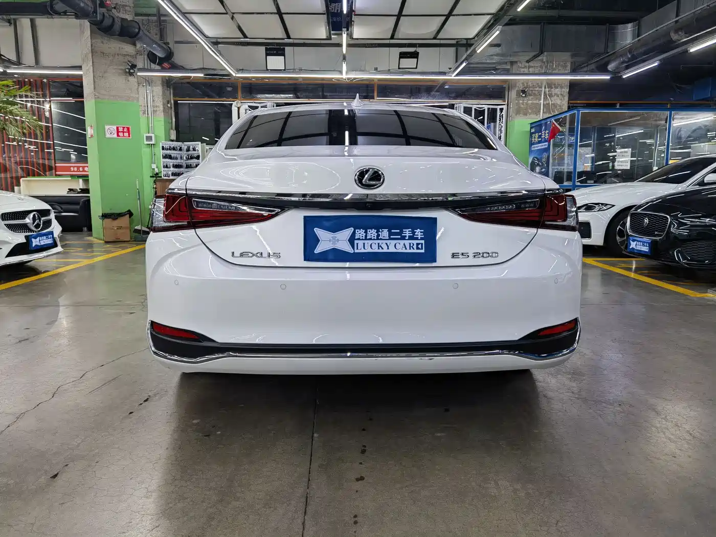 Lexus ES 2023 200 Excellence Edition фото 5