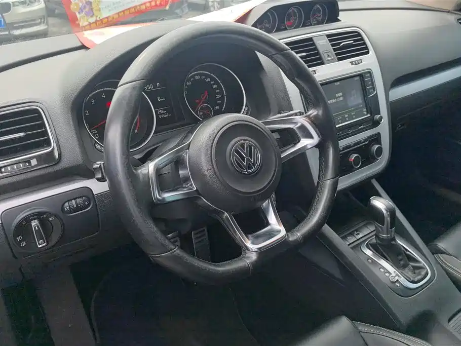 Volkswagen Scirocco 2015 1.4TSI Trend Edition фото 15