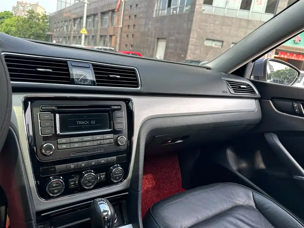 Volkswagen Passat 2011 1.4TSI DSG Prestige Edition фото 15