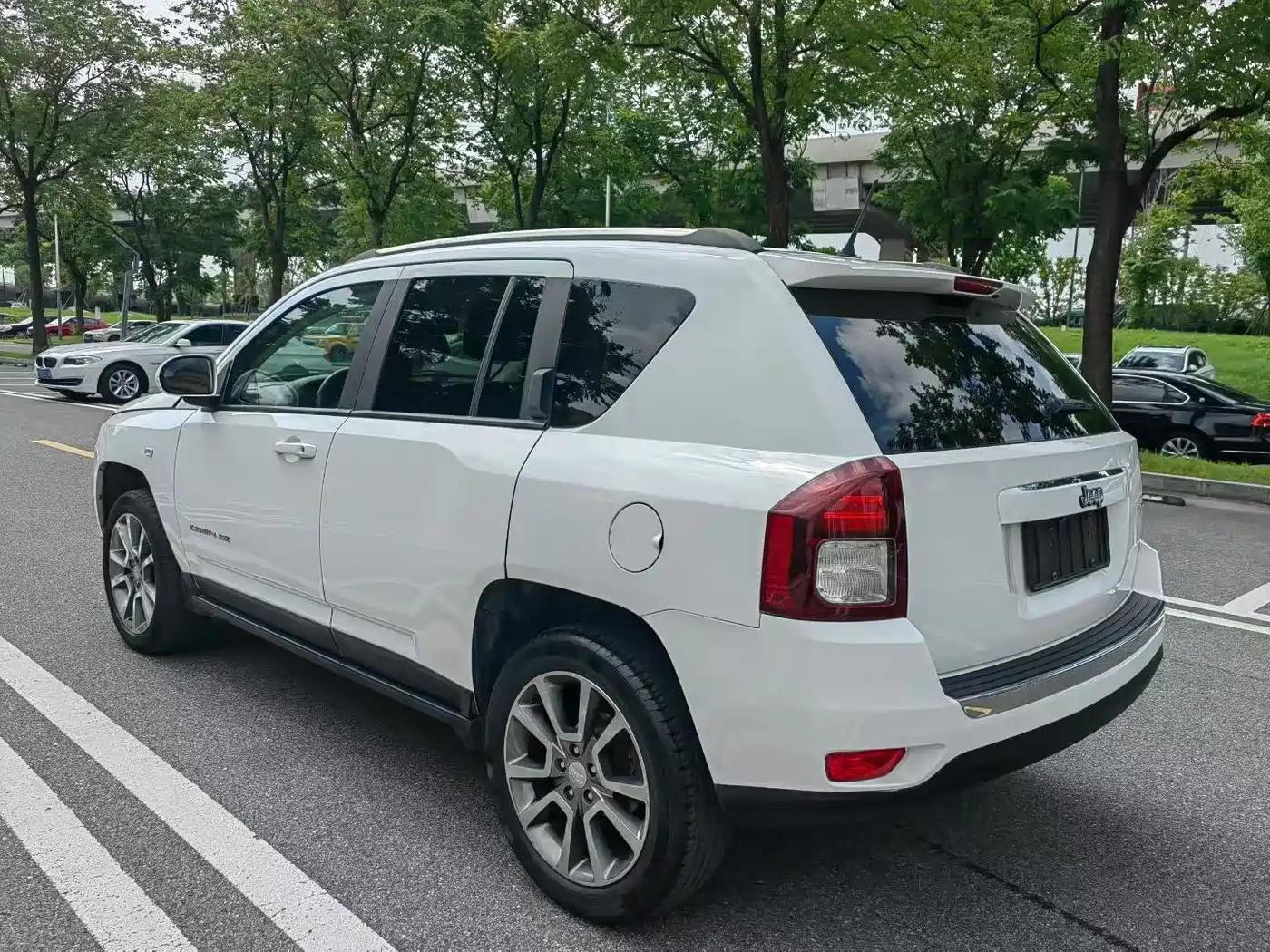 Photo 7 - Jeep Compass (Import)