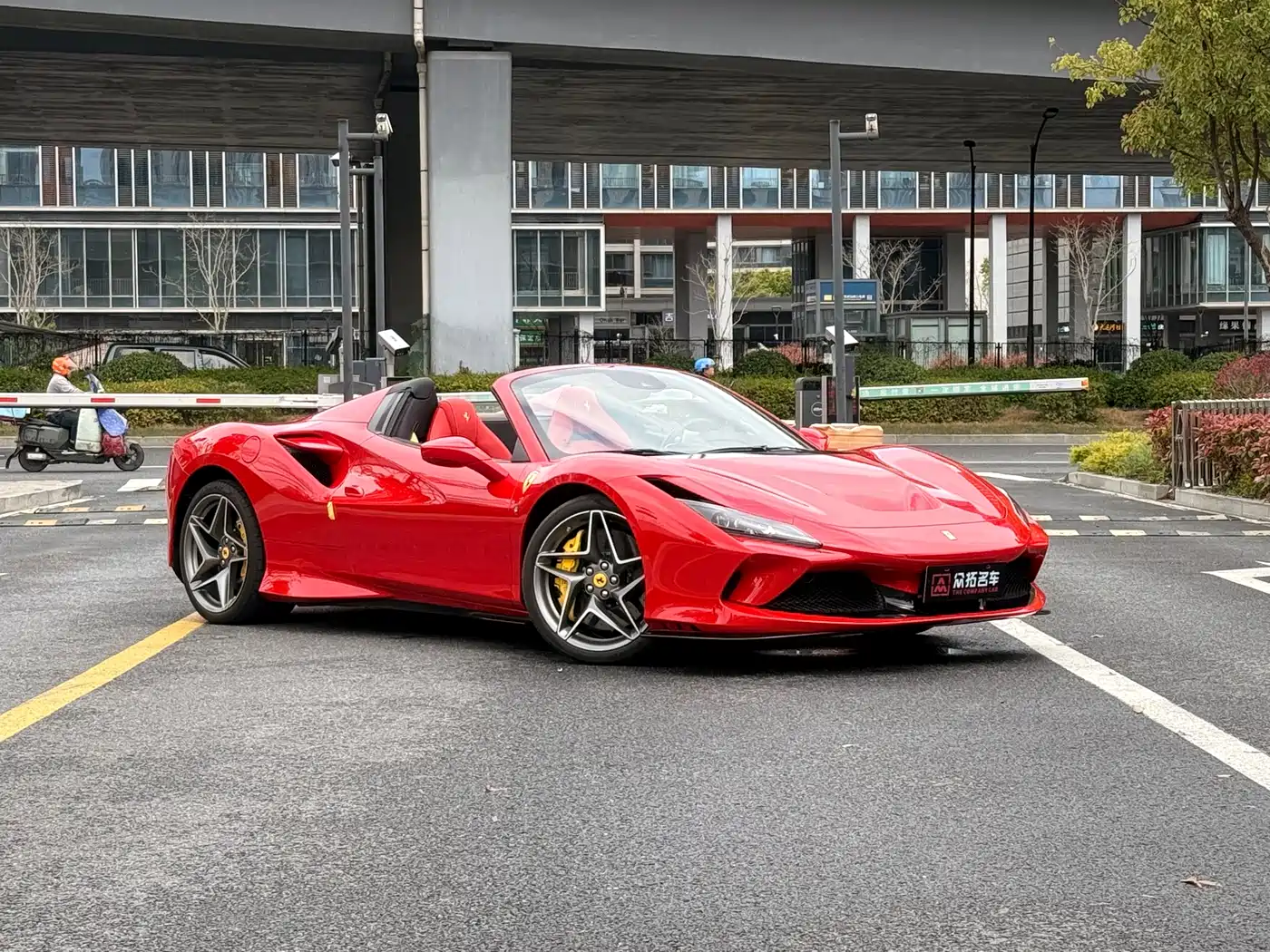 FERRARI F8