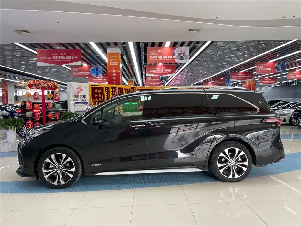 Toyota Granvia 2023 2.5L Hybrid Prestige PLUS Edition фото 4