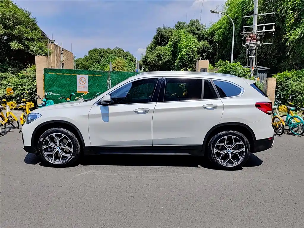 BMW X1 2022 sDrive25Li Leading фото 3