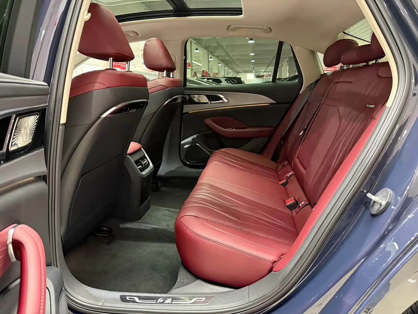 Hongqi H5 2024 2.0T Automatic Smart Connect Flag Leader Edition фото 11