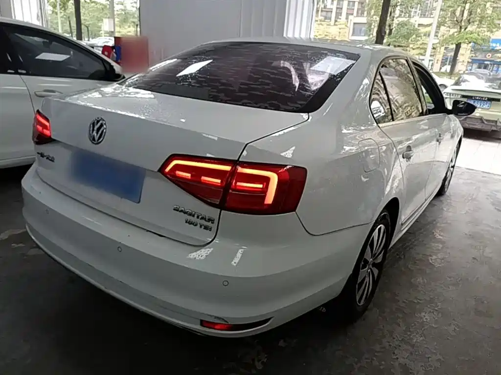 Volkswagen Sagitar 2017 180TSI Auto Exclusive Edition фото 7