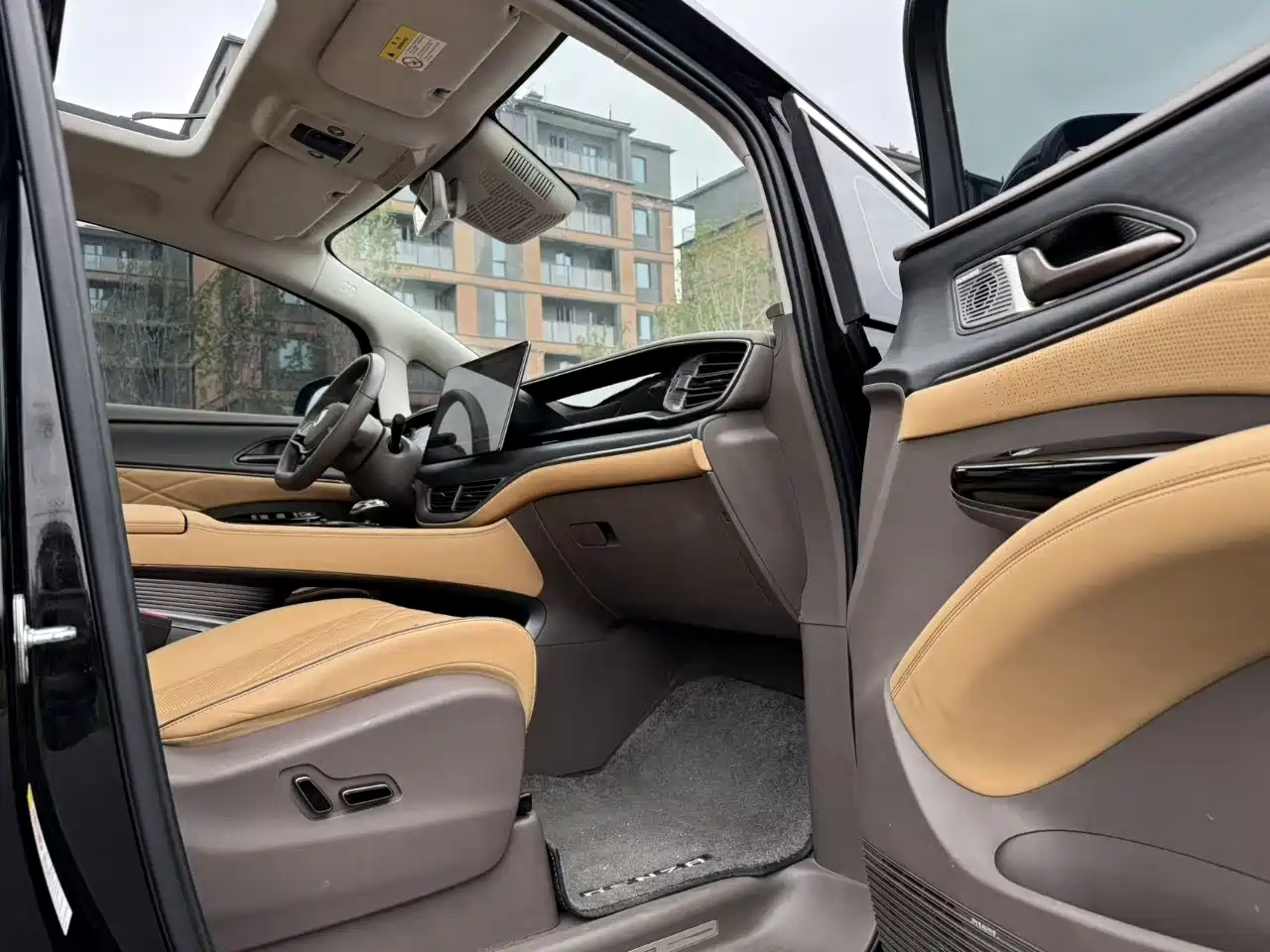Denza D9 2022 DM-i 970 AWD Flagship фото 4