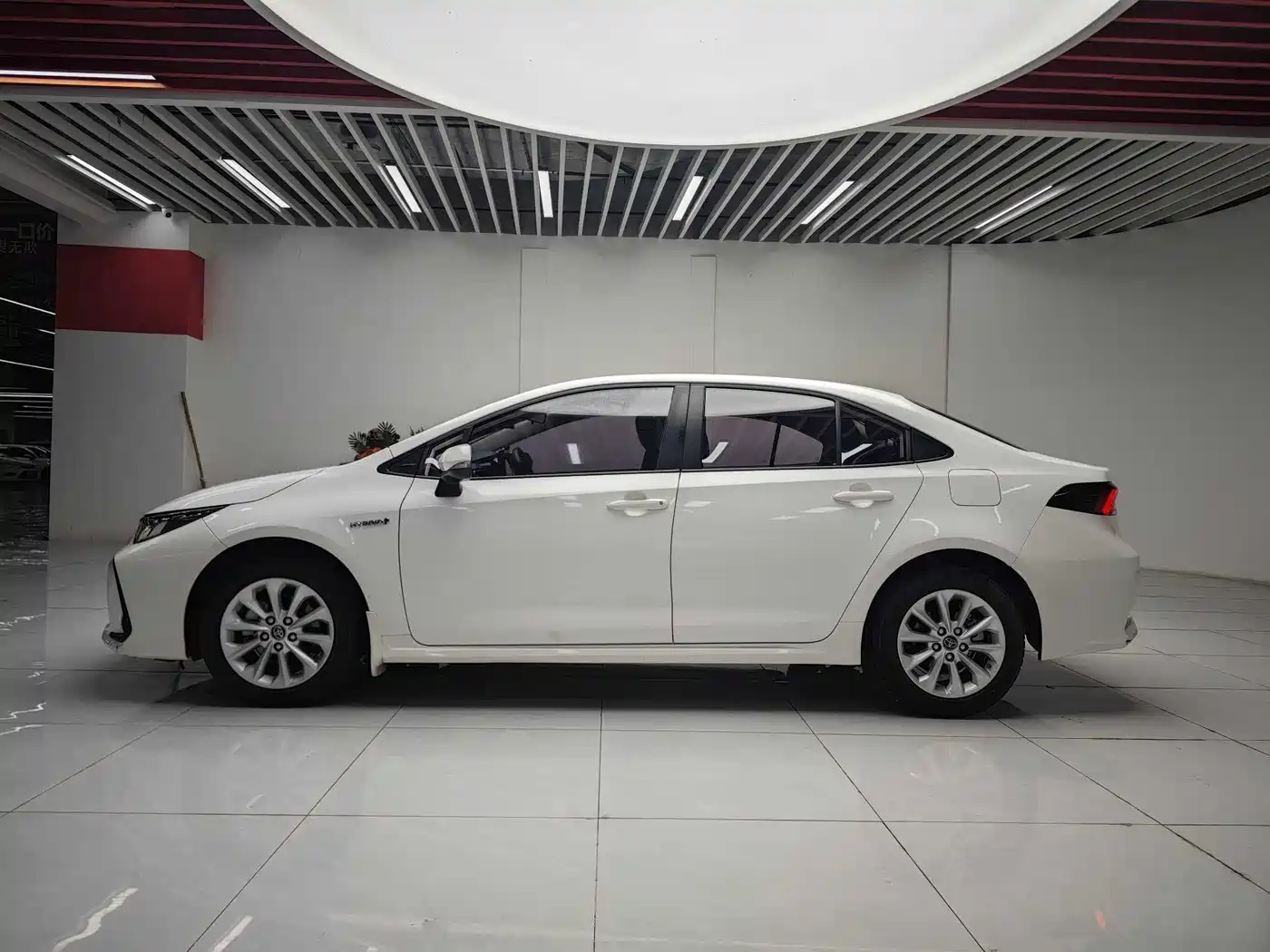 Toyota Corolla 2021 Hybrid 1.8L E-CVT Elite Edition фото 2