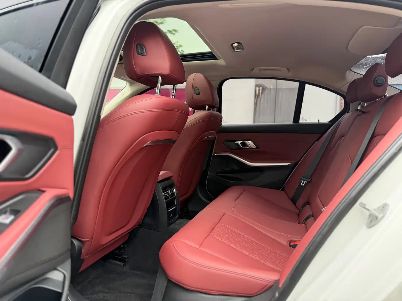 BMW 3 Series 2023 320i M Sport Package фото 11