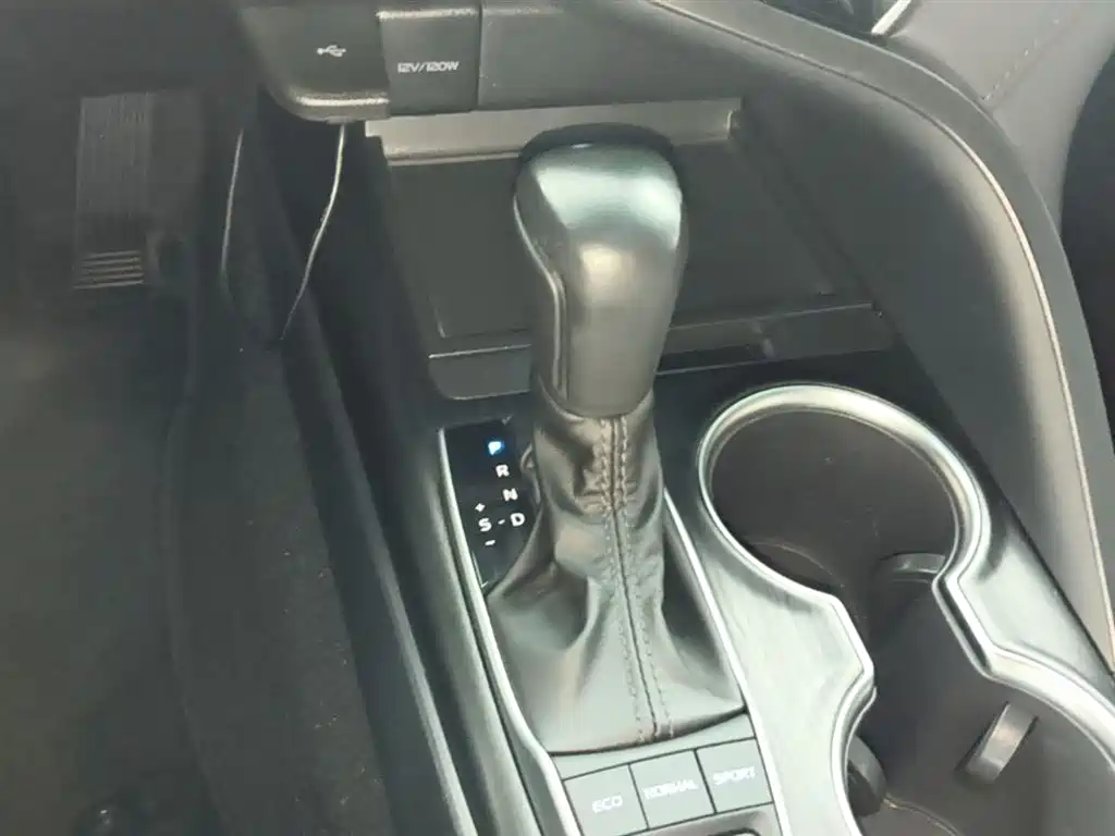 Toyota Camry 2021 2.5G Luxury Edition фото 13