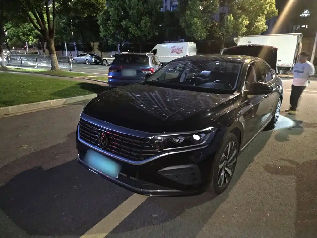 Photo 2 - Volkswagen Passat