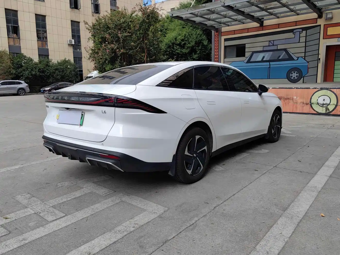 Geely Galaxy Galaxy L6 2024 125km PLUS Soaring Dragon Edition фото 15