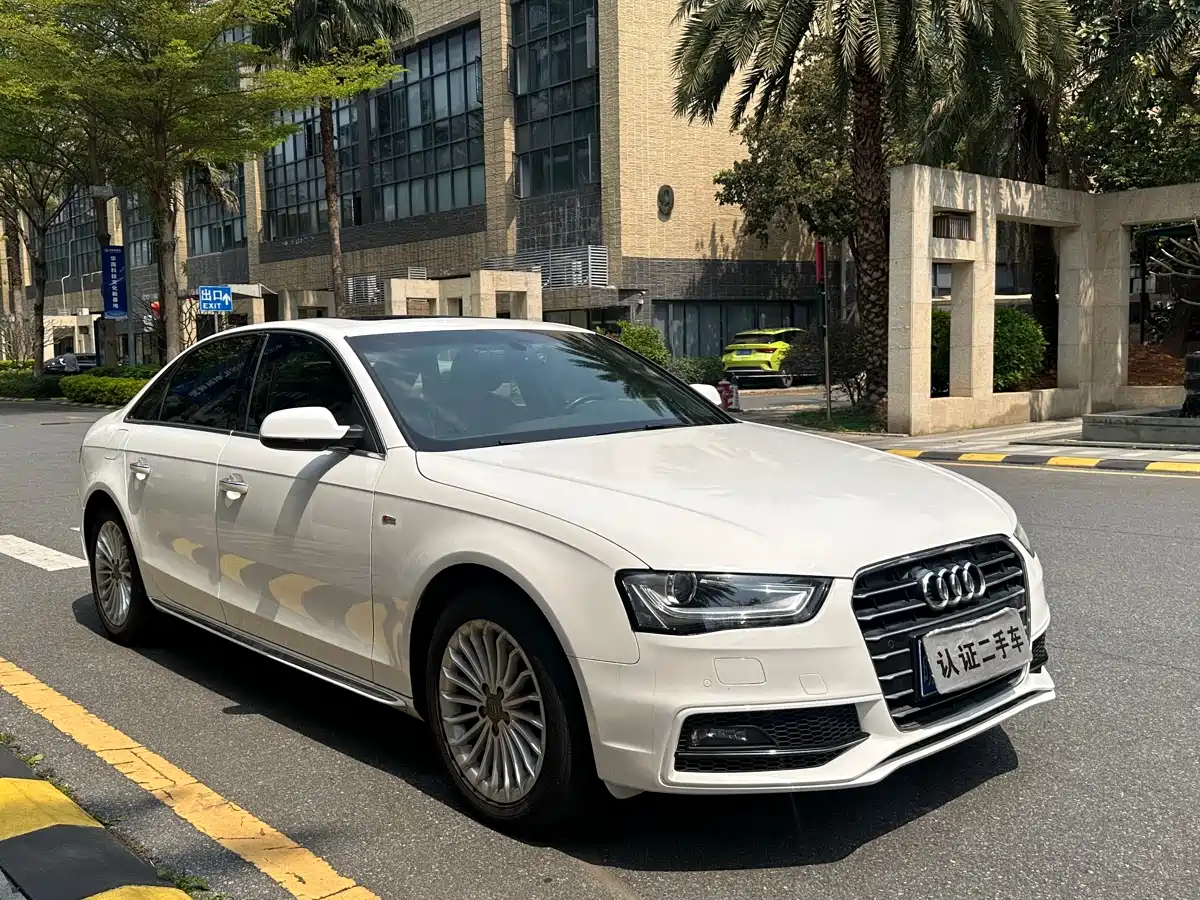 Audi A4L 2016 35 TFSI Collector's Edition S line Comfort фото 2
