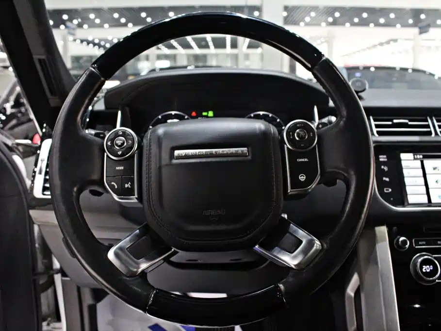 Photo 6 - Land Rover Range Rover