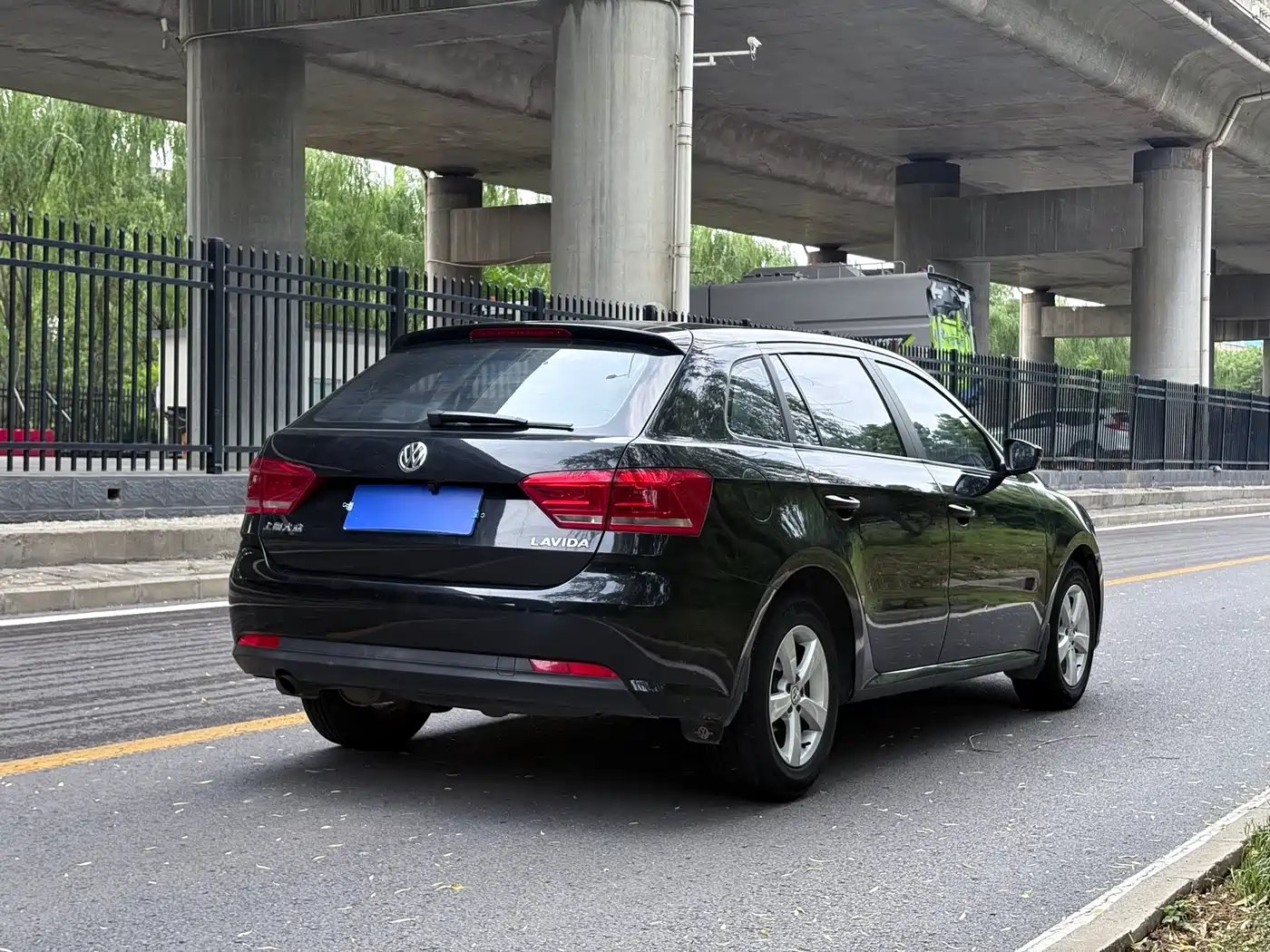 Volkswagen Lavida Tour 2013 1.6L Automatic Trend Style фото 6