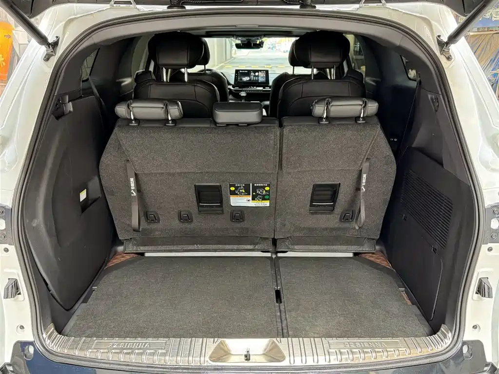 Toyota Sienna 2024 2.5L Hybrid 4WD Premium Edition фото 8