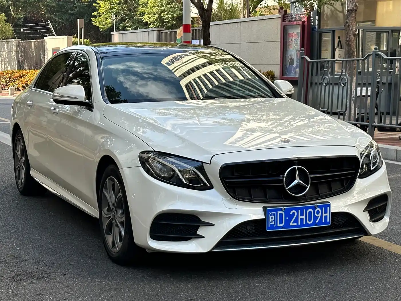 Mercedes-Benz E-Class 2020 E 300 L Sport Fashion Model фото 3