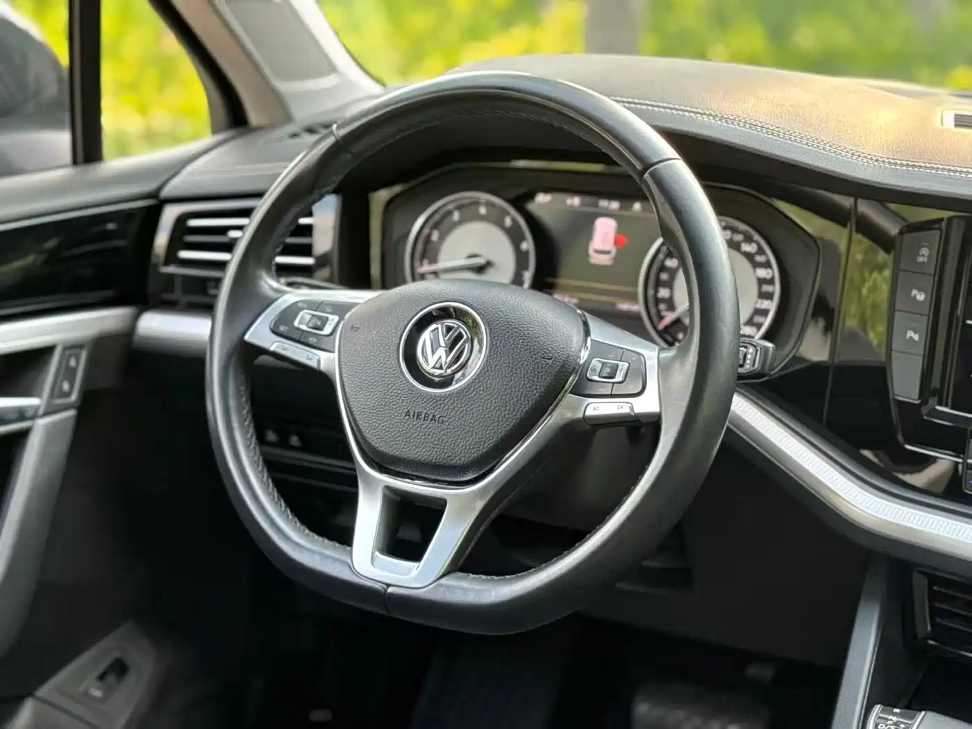 Фото 11 - Volkswagen Touareg