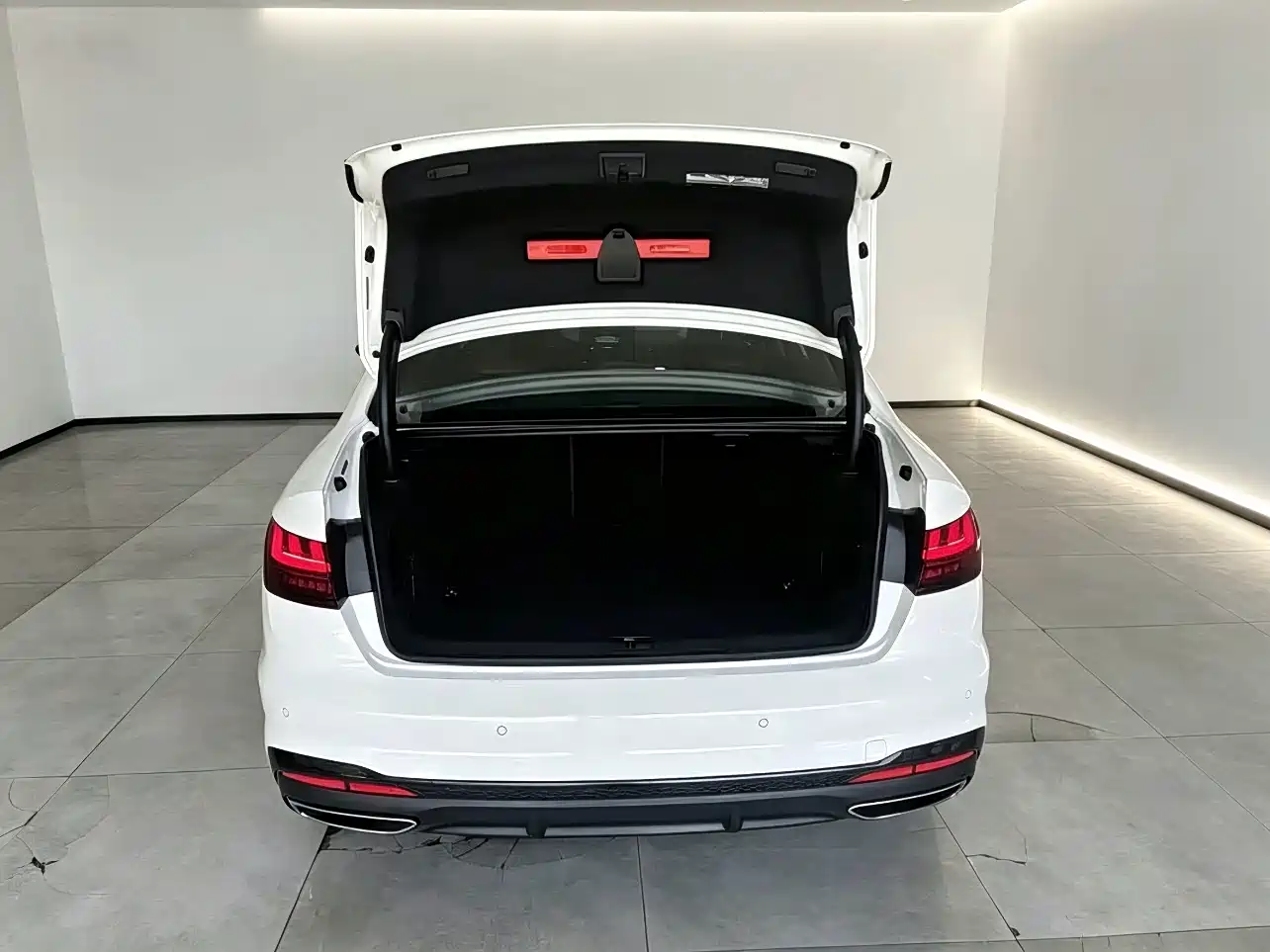 Audi A4L 2025 2 Million Celebration Edition 40 TFSI Luxury Dynamic фото 27