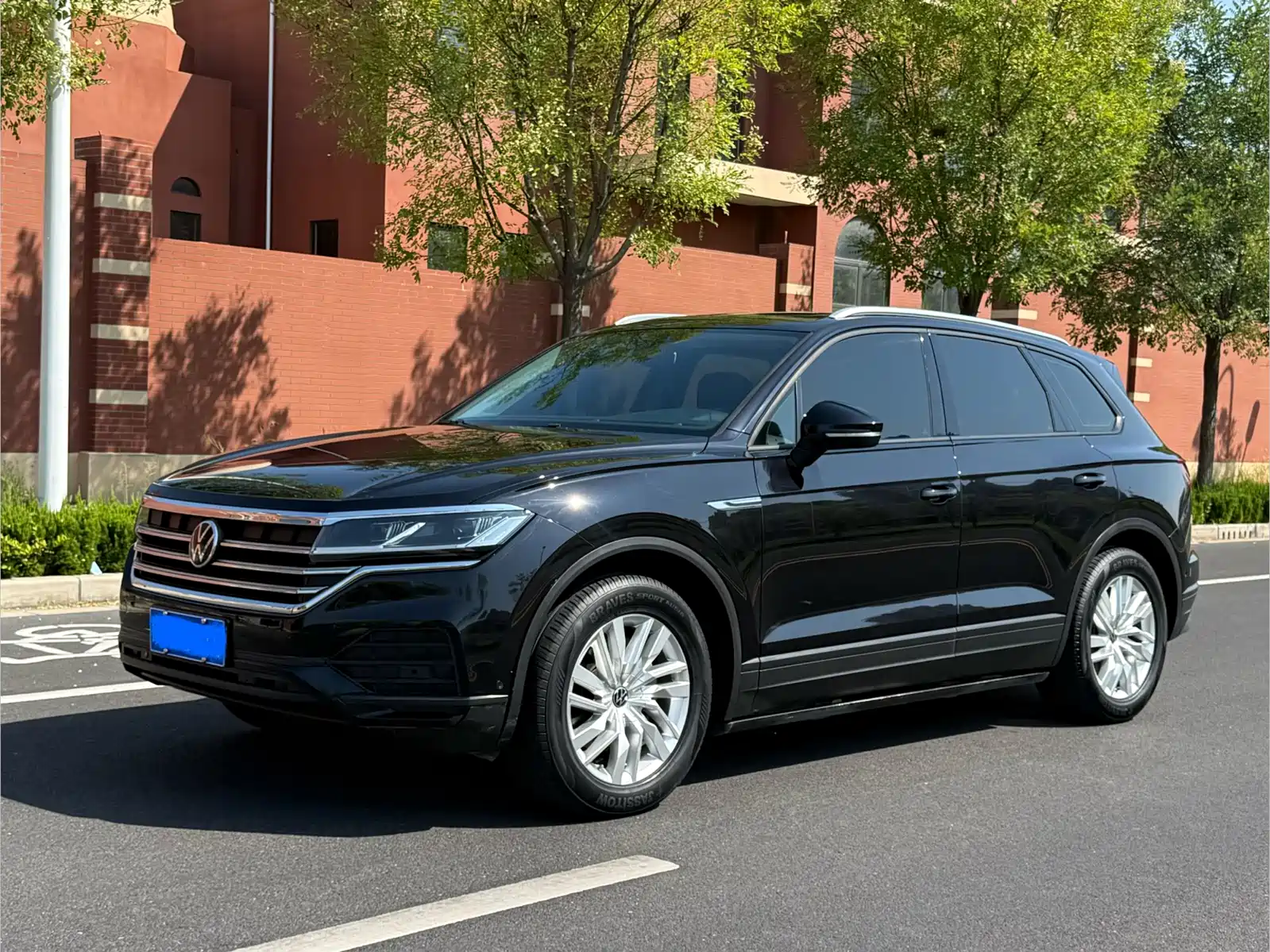 Фото 1 - Volkswagen Touareg