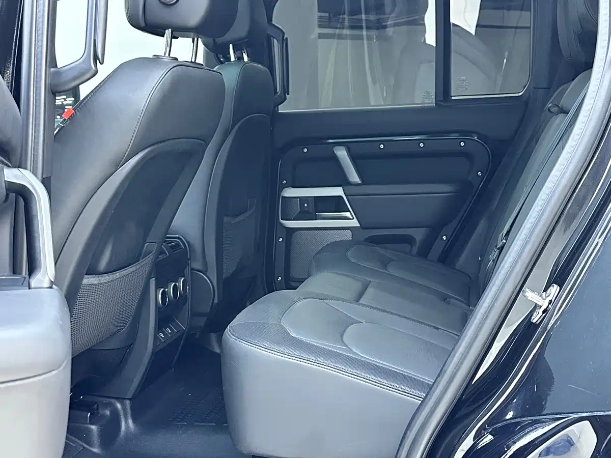 Land Rover Defender 2024 110 3.0T P400 X-DYNAMIC HSE фото 8