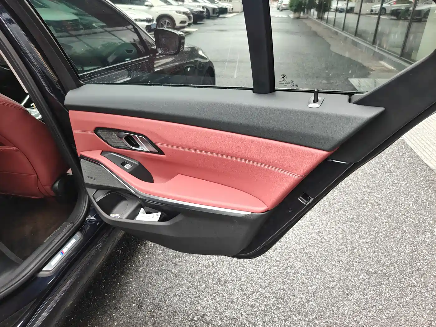 BMW 3 Series 2025 330Li M Sport Night Edition фото 23