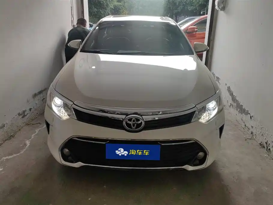 Toyota Camry 2016 2.5G 10th Anniversary Luxury Navigation Edition фото 2